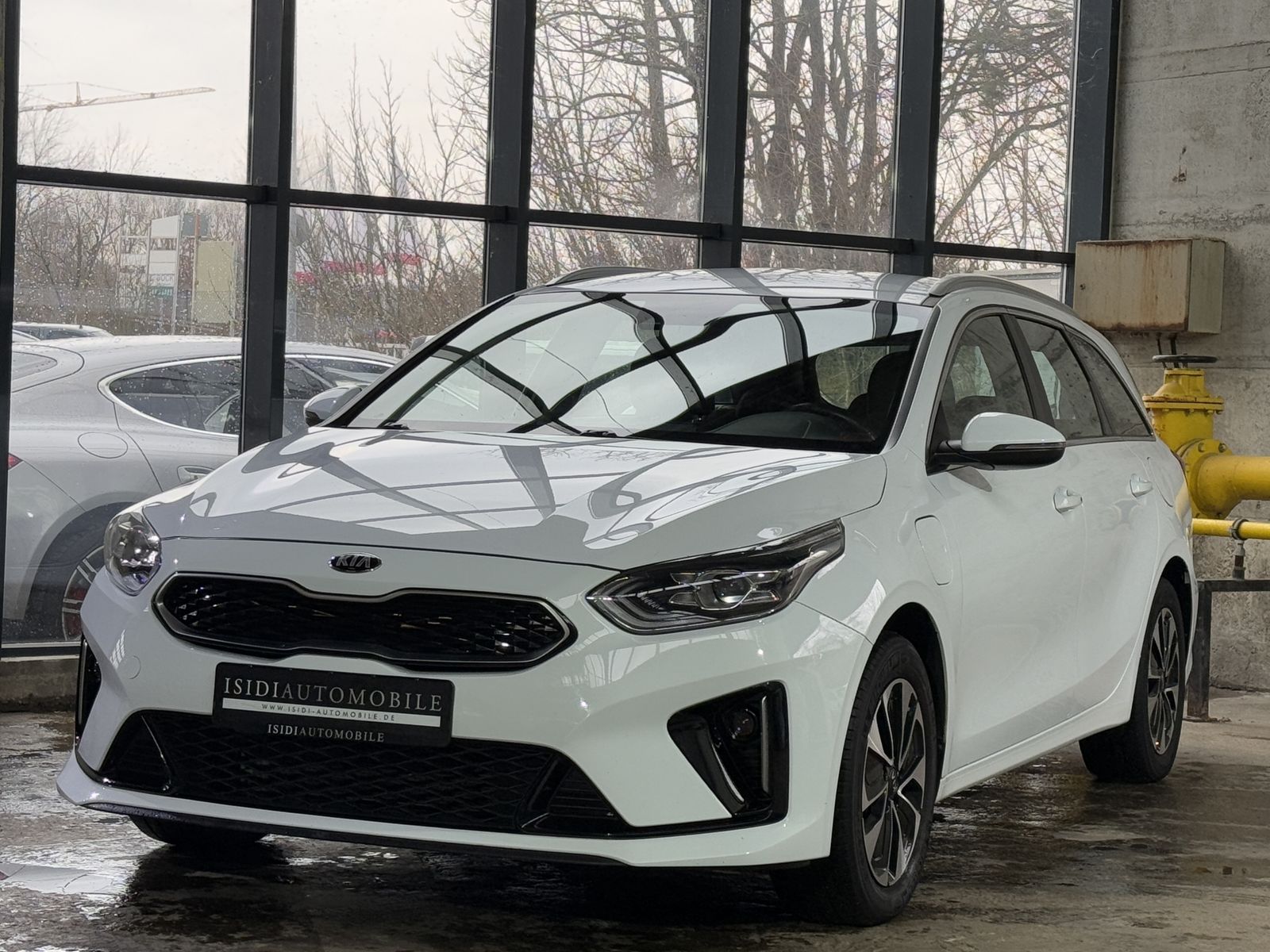 Kia Ceed Plug-in Hybrid Vision - Samsaru's Car Outlet