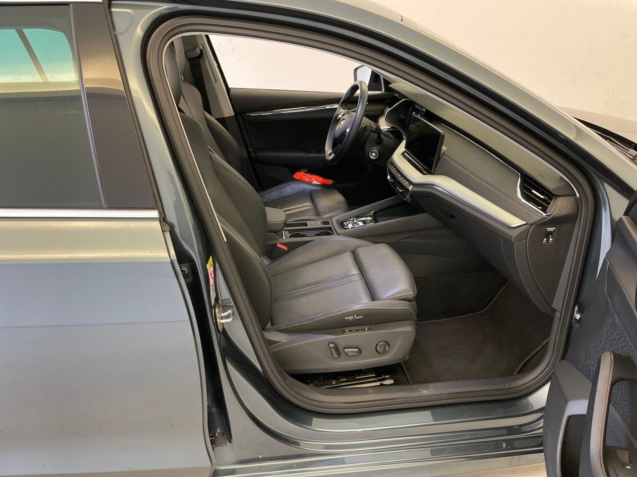Skoda Octavia Combi 2.0 TDI First Edition - Samsaru's Car Outlet