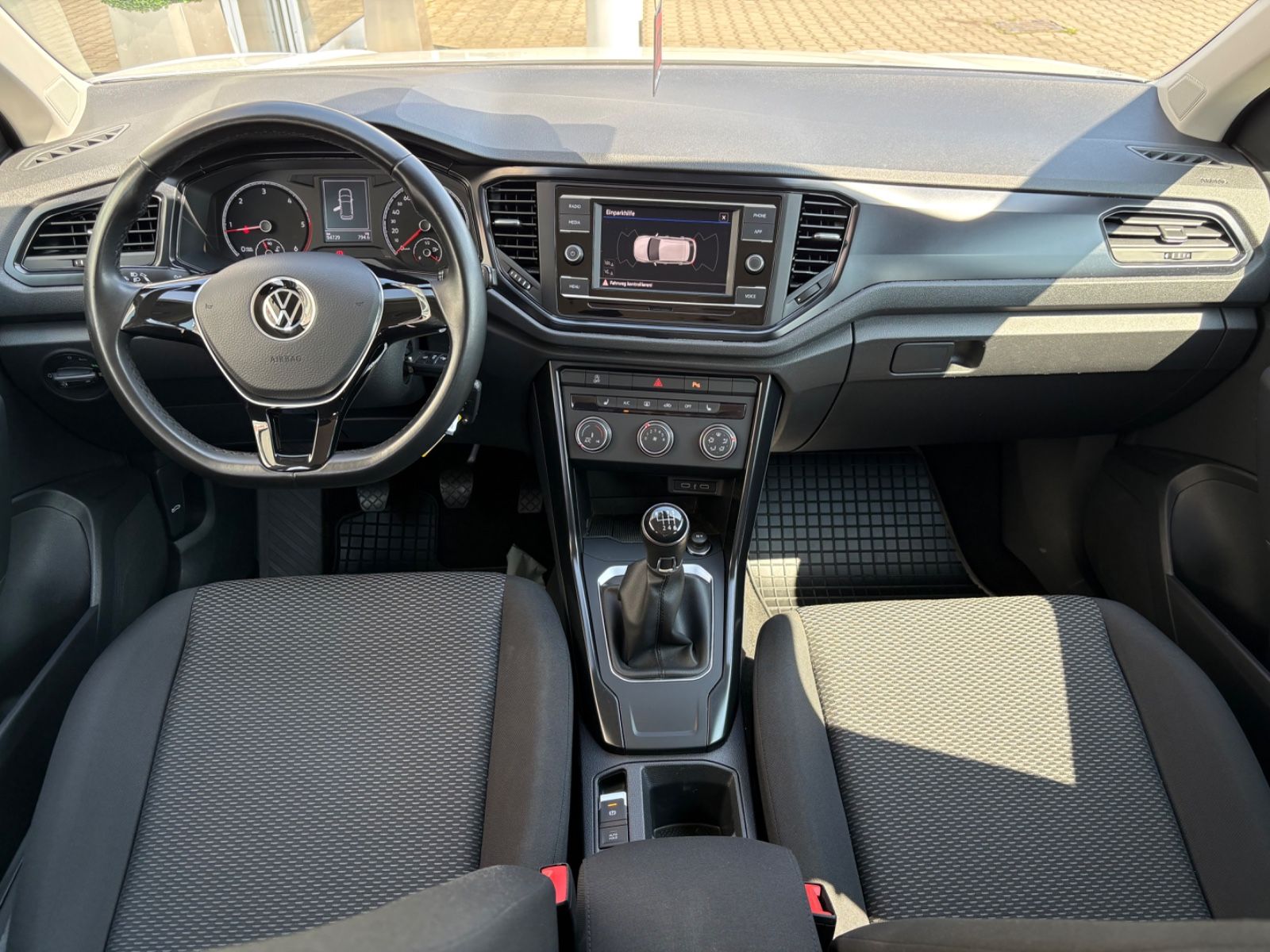 Volkswagen T-Roc - Samsaru's Car Outlet