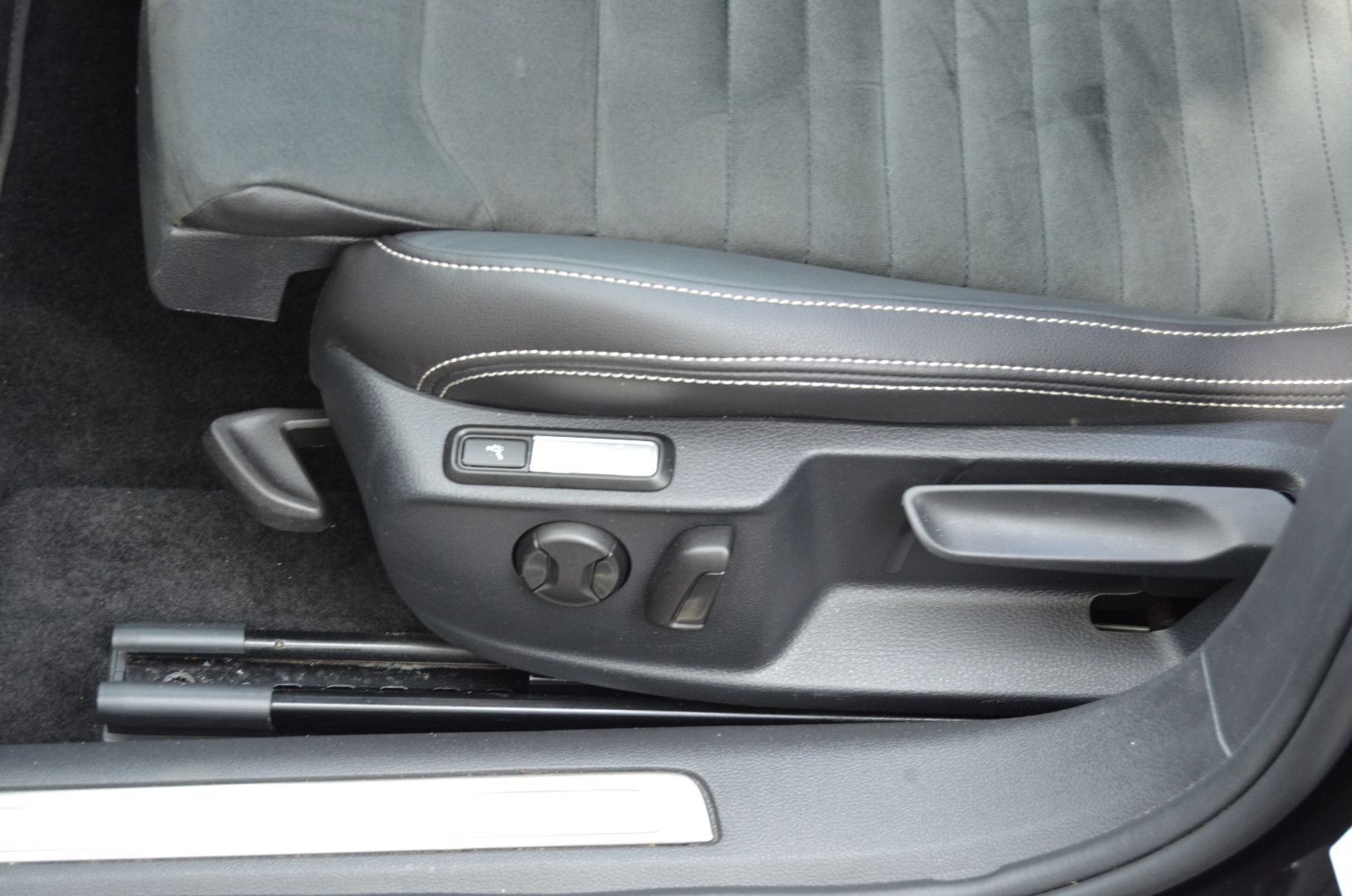 Volkswagen Passat Variant Elegance*IQ-Light*Pano*R-Kamera*