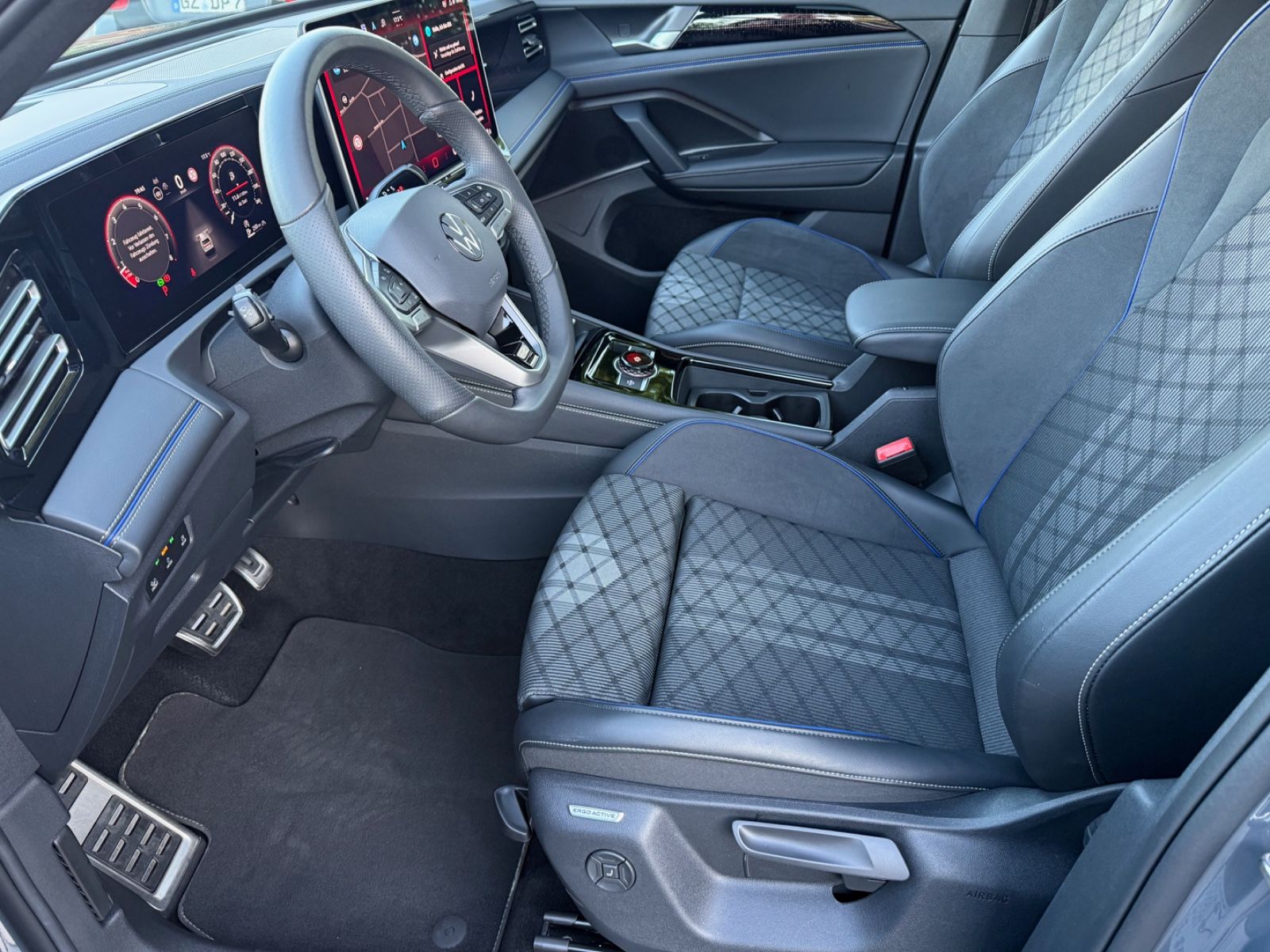 Volkswagen Tiguan 2.0 TSI DSG 4M R-Line»PANO»AHK»HuD»HK»20"