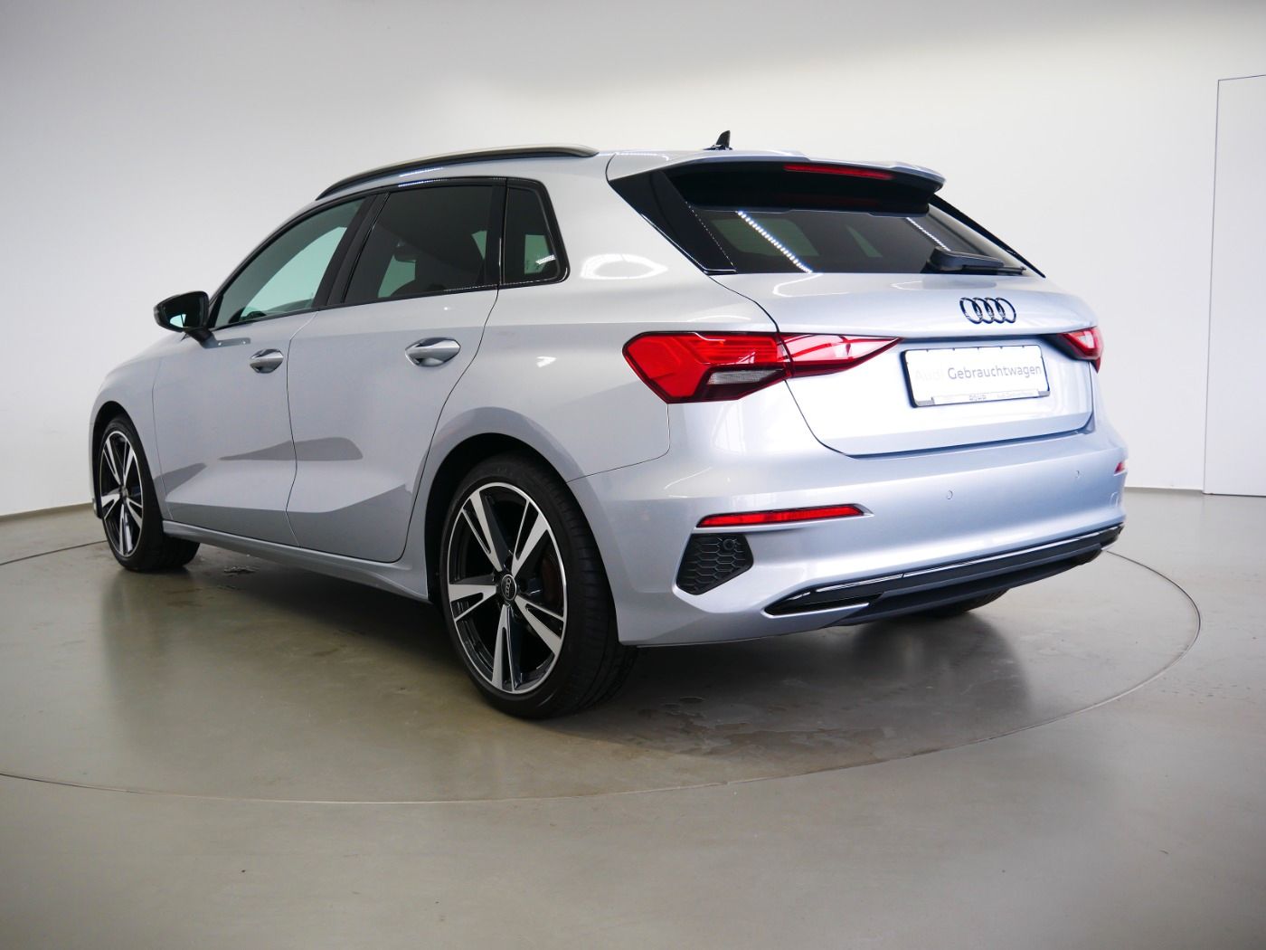 Audi A3 Sportback 35 TFSI advanced - Samsaru's Car Outlet