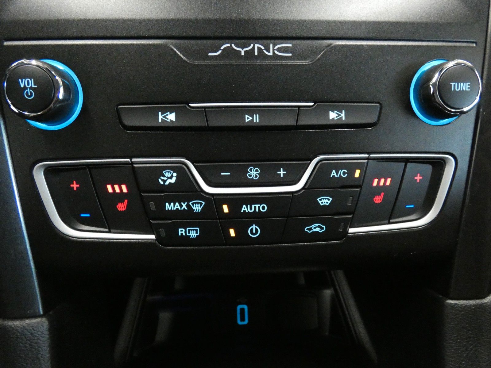 Ford Mondeo 2.0 Titanium - Samsaru's Car Outlet