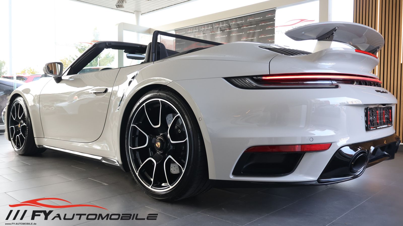 Porsche 992 Turbo S Cabriolet Lift* Keramik* Garantie*