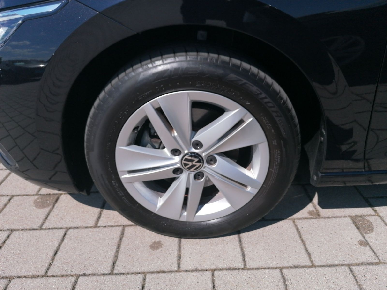 Volkswagen Golf VIII 2.0TDI Life DSG - Samsaru's Car Outlet