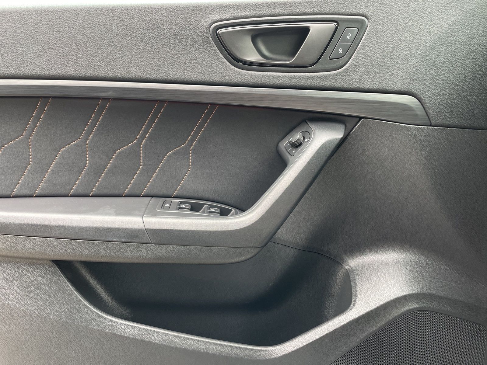Seat Ateca VZ 2.0 TSI 4D AHK NAVI ASSITENT-PAKT