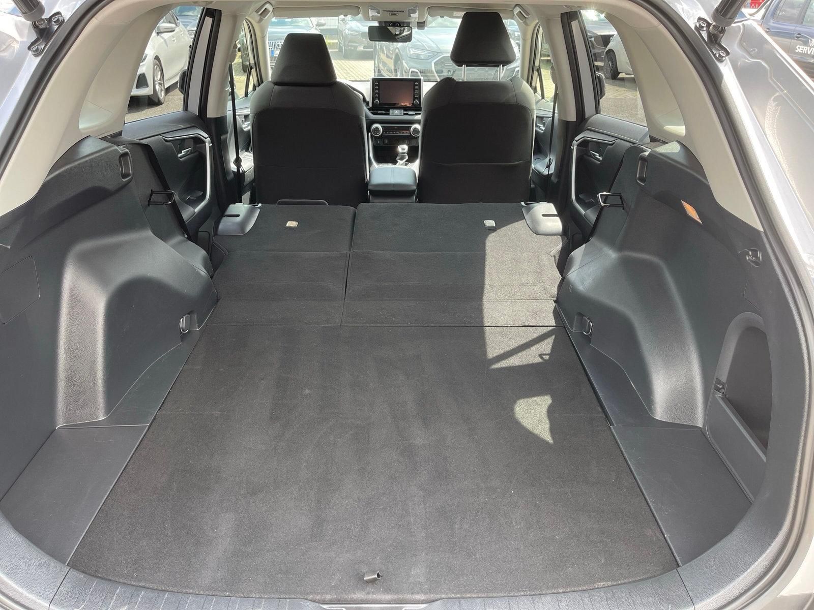 Toyota RAV4 2.5 Hybrid 4x2 - Samsaru's Car Outlet