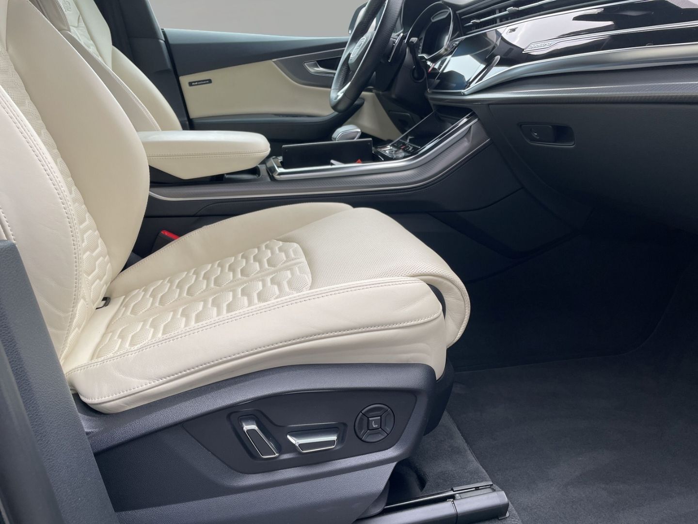 Audi RSQ8 4,0 TFSI qu Matrix AHK Standhzg Pano Memory