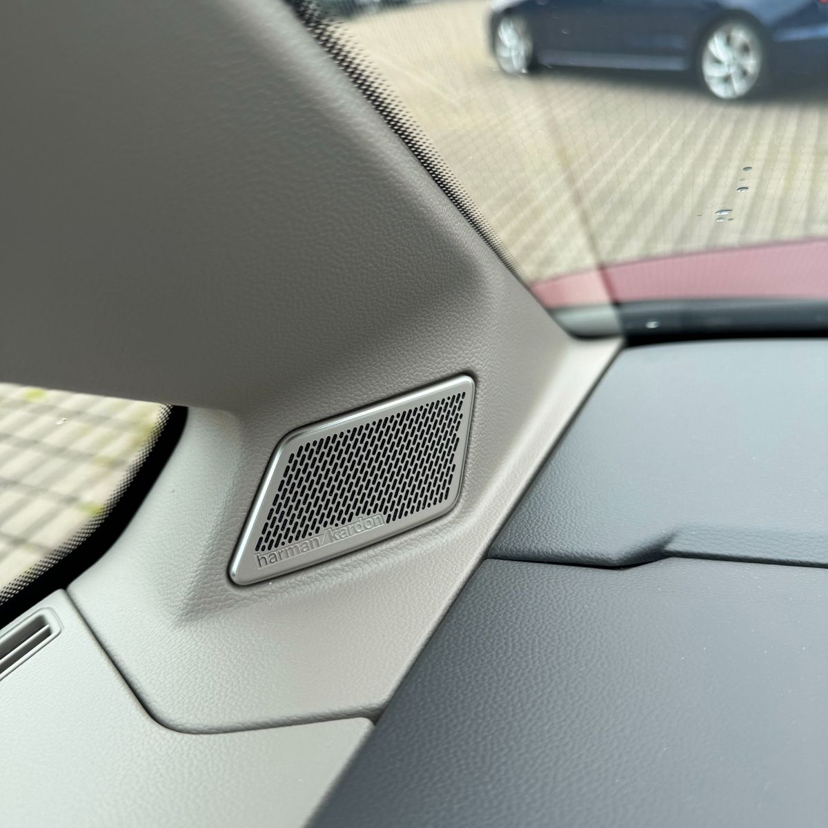 Volkswagen T7 Multivan 2.0 TDI - Samsaru's Car Outlet
