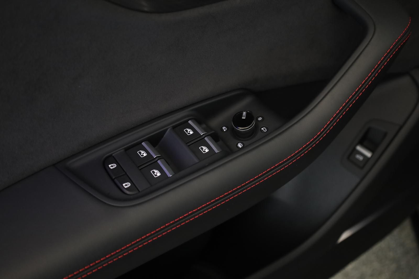 Audi RS Q8 SUV performance Laser Pano Vmax RSAbgas 23