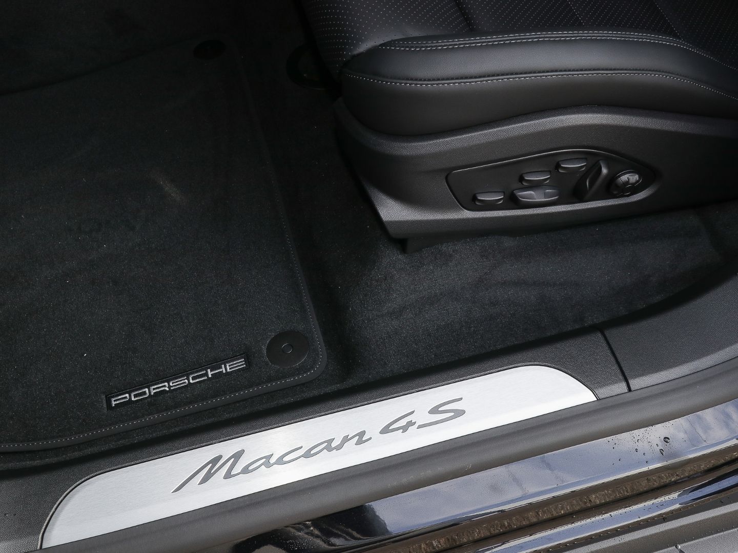 Porsche Macan 4S Surround-View LED-Matrix Abstandstempom
