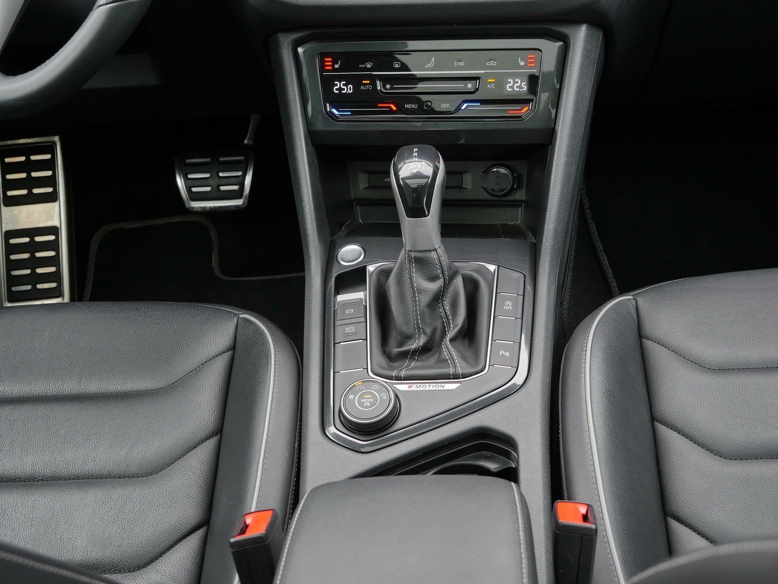 Volkswagen Tiguan 2.0 TDI R-Line Leder*PANO*HuD*IQ.LIGHT*