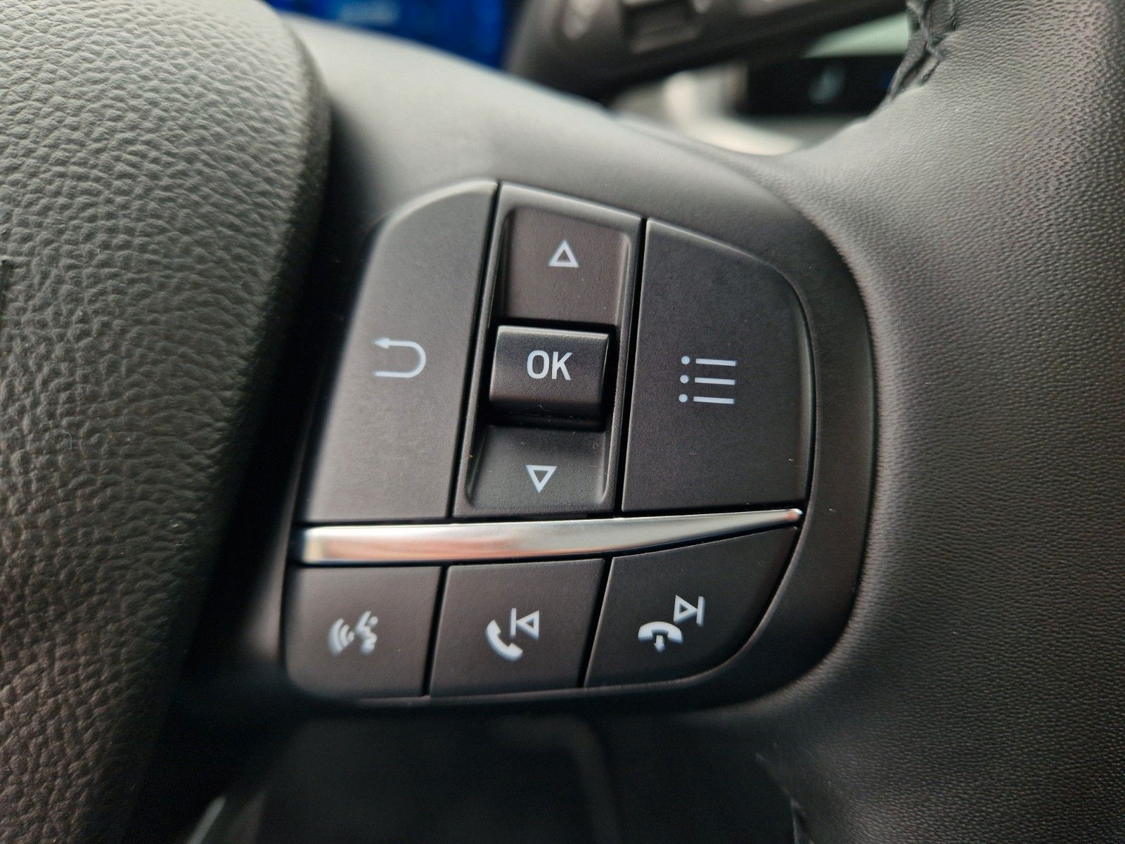 Ford Focus Tun.Titanium 1.Hd Aut. LED AHK NAVI Rf ACC