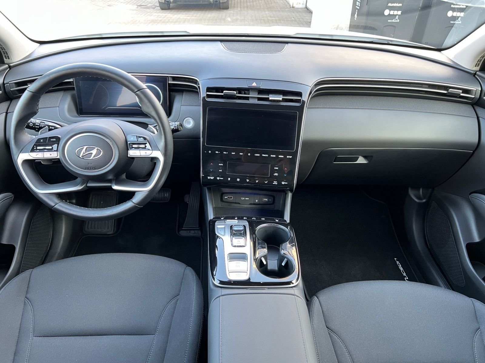 Hyundai Tucson 1.6 T-GDI Trend Plug-In Hybrid 4WD - Samsaru's Car Outlet