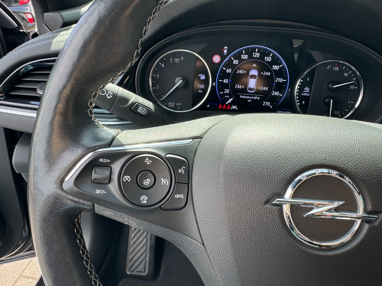 Opel Insignia B Sports Tourer Business - Samsaru's Car Outlet