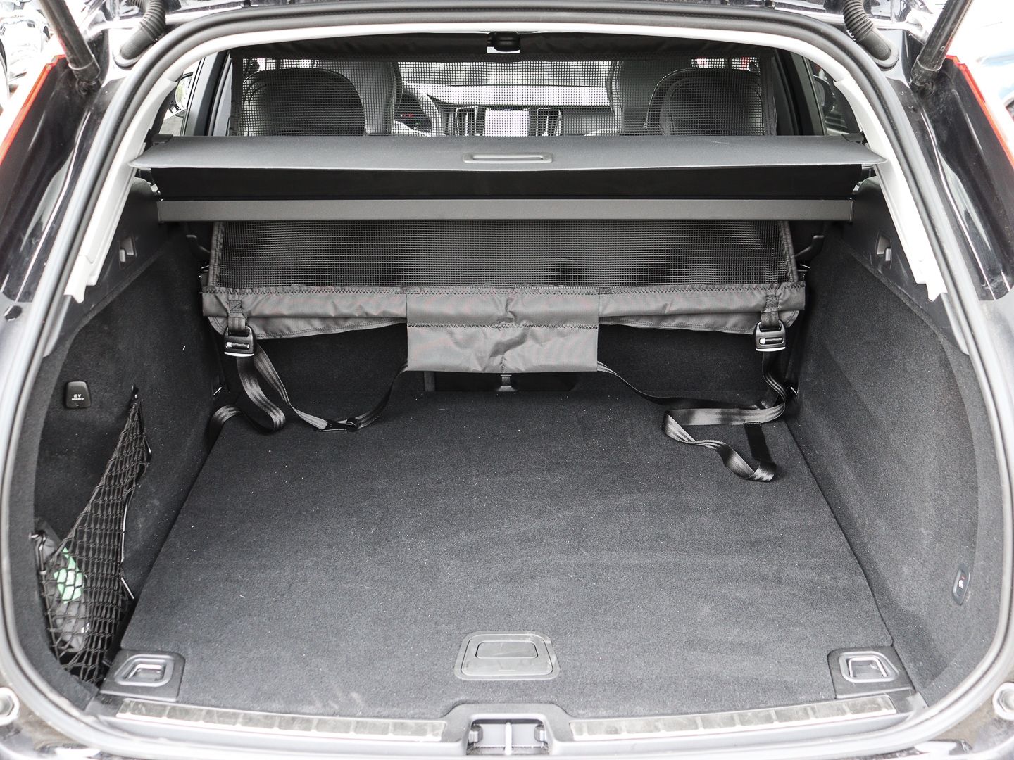 Volvo XC60 Plus Dark Recharge Plug-In Hybrid AWD T8 Tw