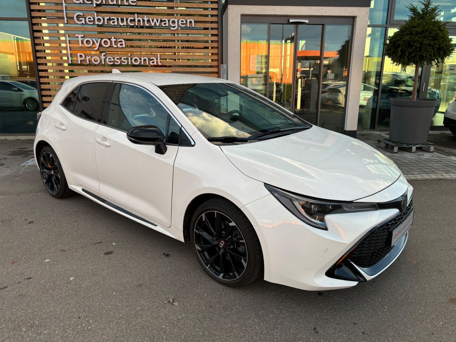 Toyota Corolla 2.0 Hybrid GR Sport - Samsaru's Car Outlet