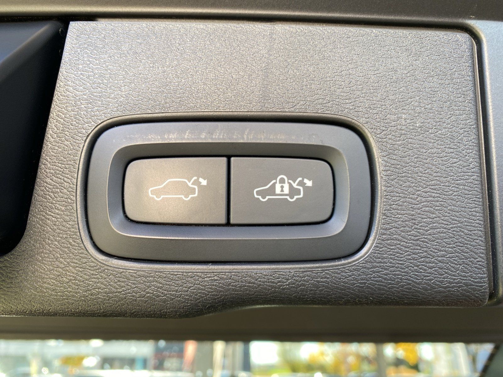 Volvo XC60 R-Design Recharge AHK,Kamera,DAB,Navi