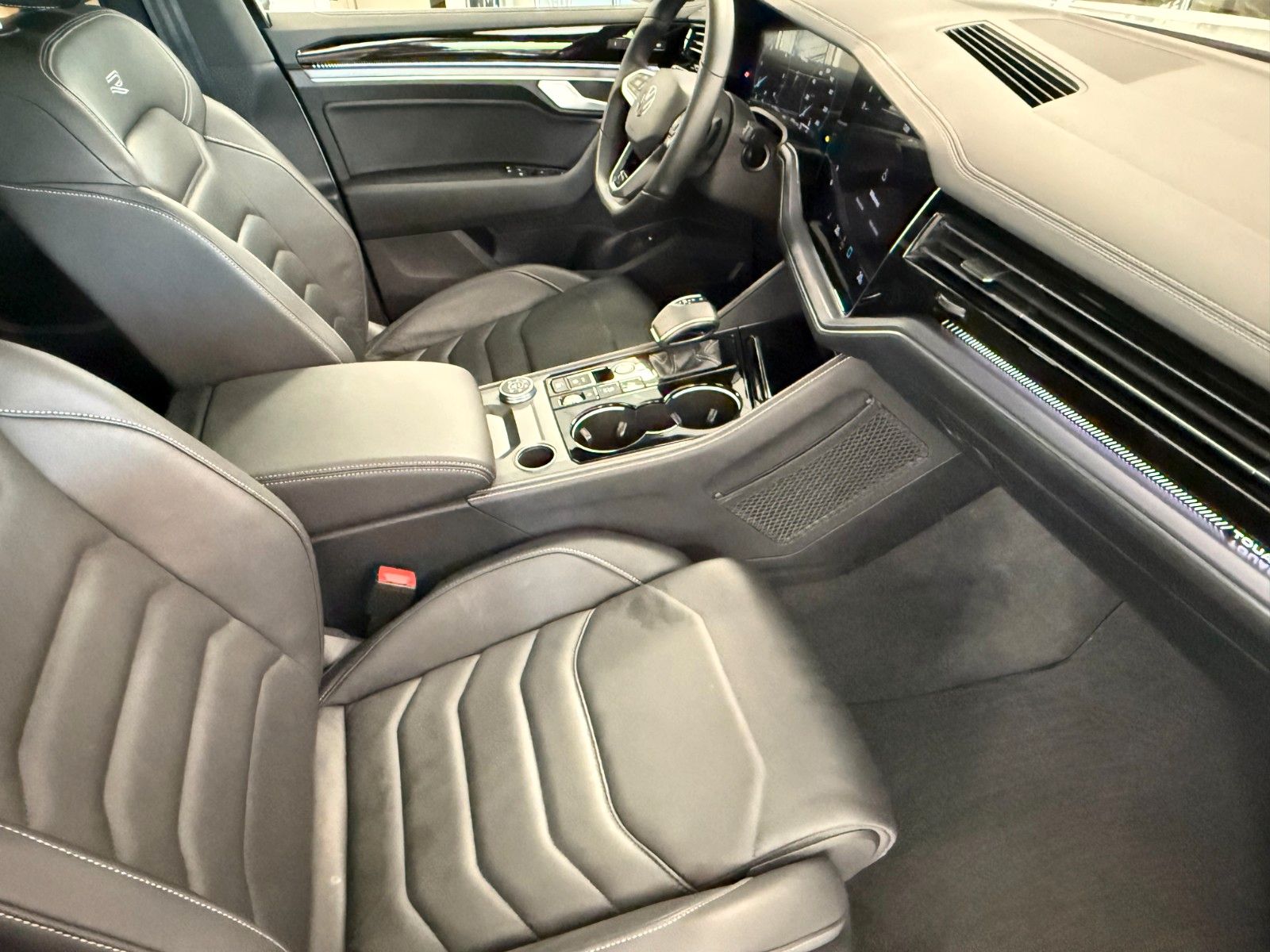 Volkswagen TOUAREG 3.0 V6 TDI R-LINE |NP94,6|PANO|MATRIX|19
