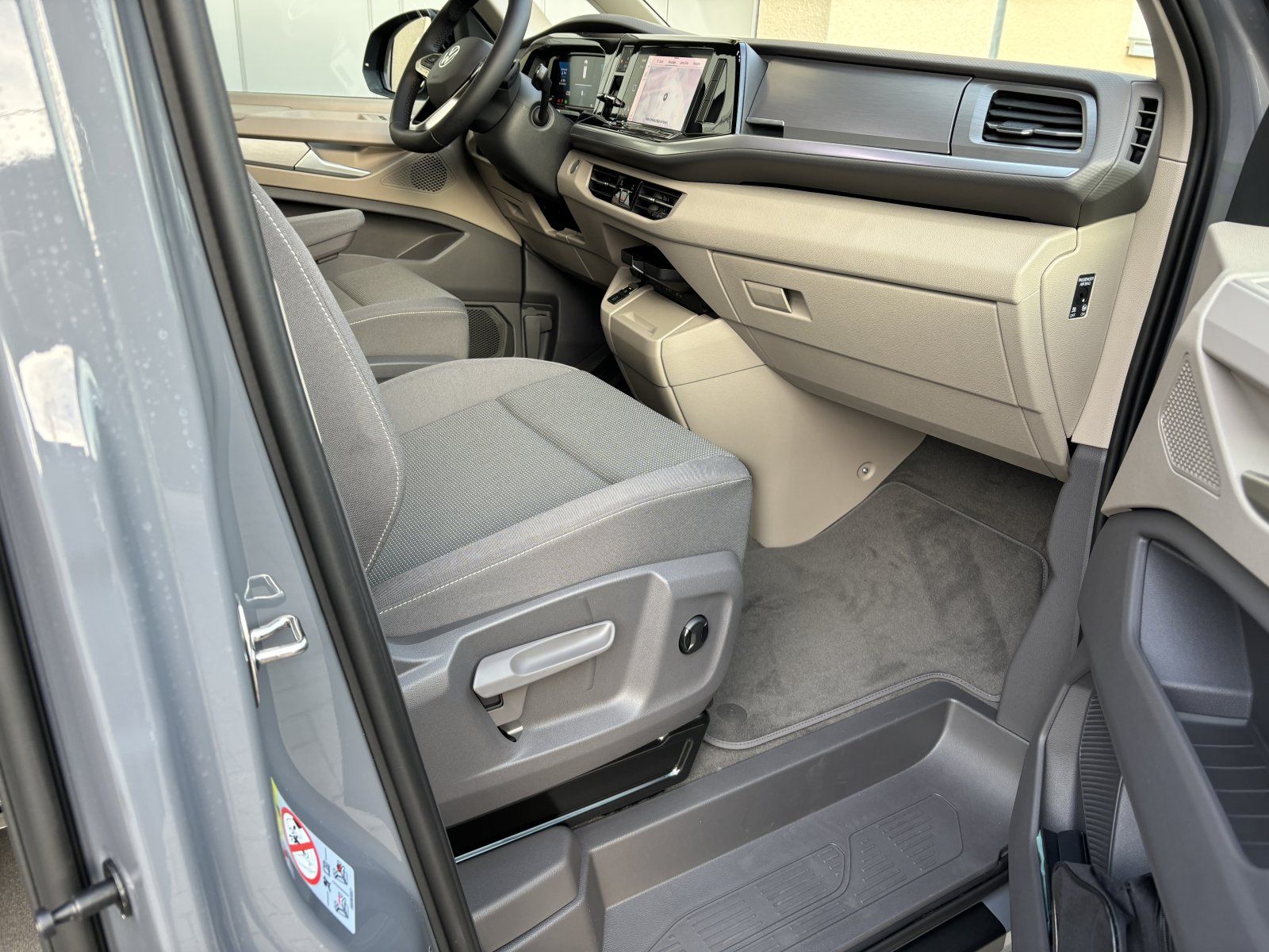 Volkswagen T7 Multivan 1.5 TSI OPF DSG Edition - Samsaru's Car Outlet