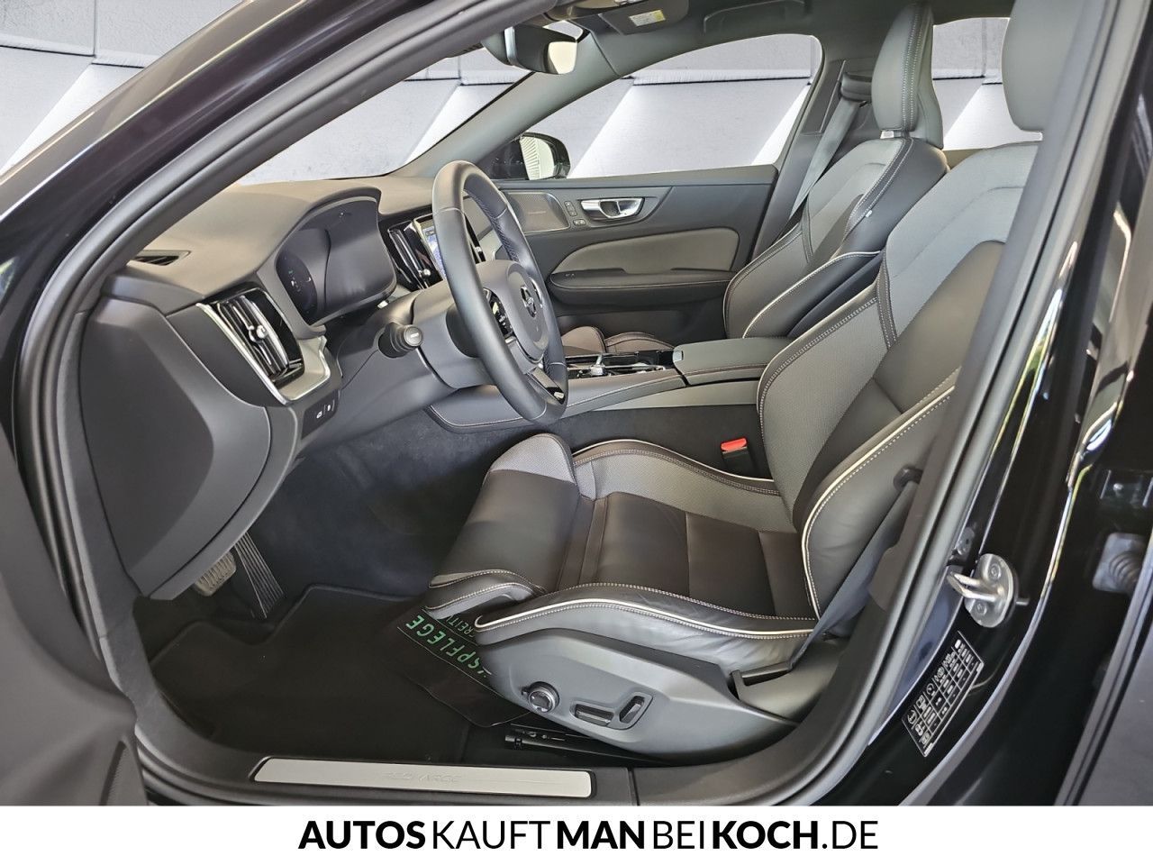 Volvo S60 T8 AWD Recharge Plug-In Hybrid Plus Dark