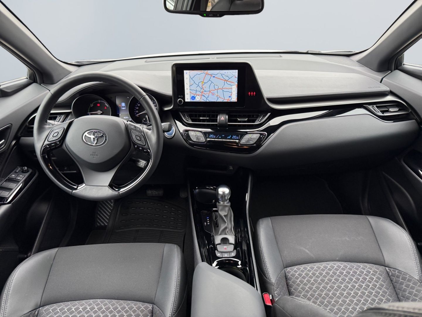 Toyota C-HR 2.0 Hybrid Team - Samsaru's Car Outlet