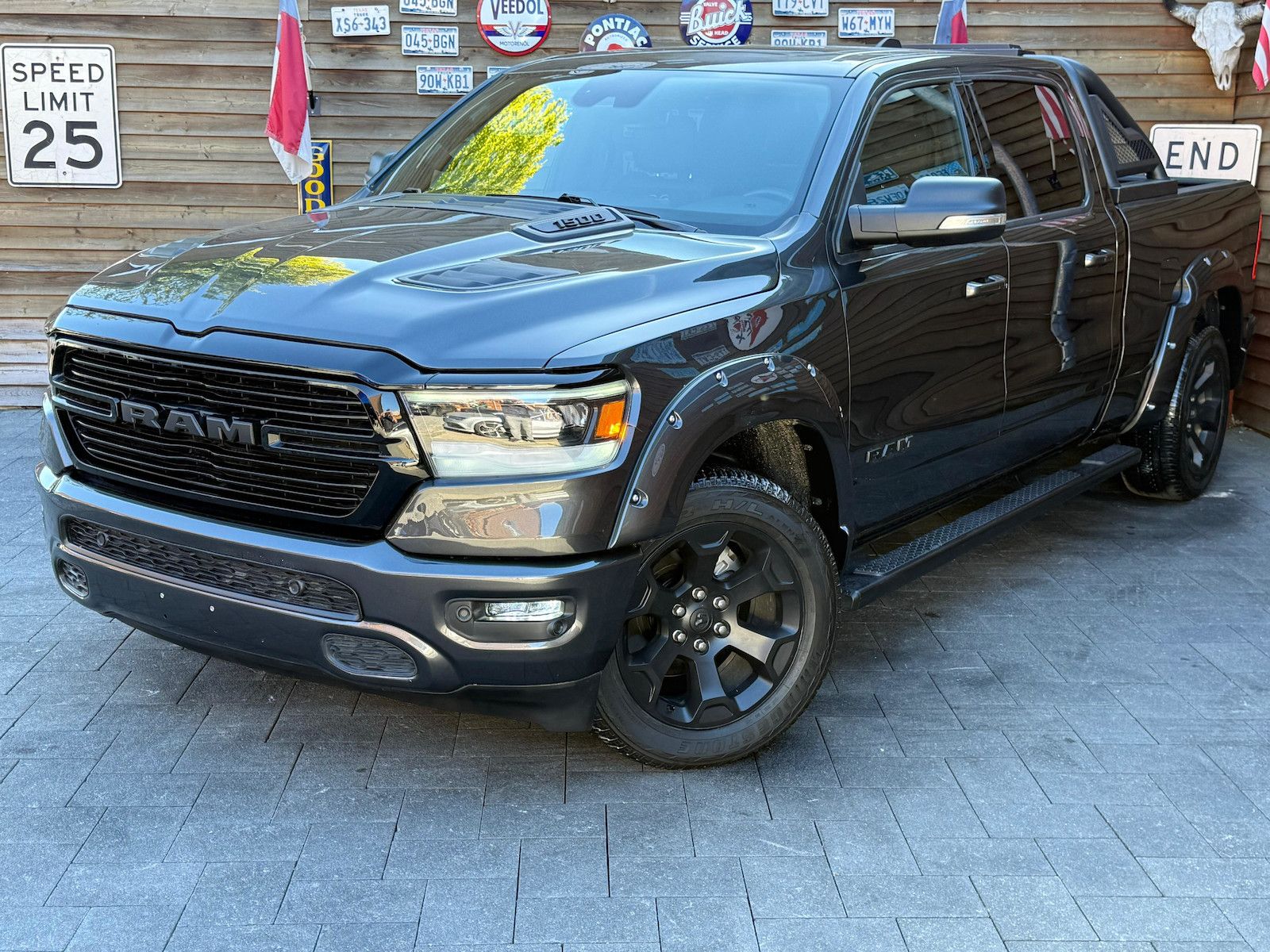 Dodge RAM 1500 5,7L BigHorn Crew Cab LED AHK 4x4 Pano