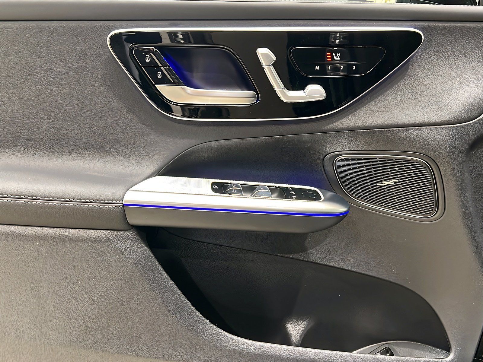 Mercedes-Benz GLC 300 e 4M AMG+NIGHT+Ambi+Pano+TotW+AHK+360°