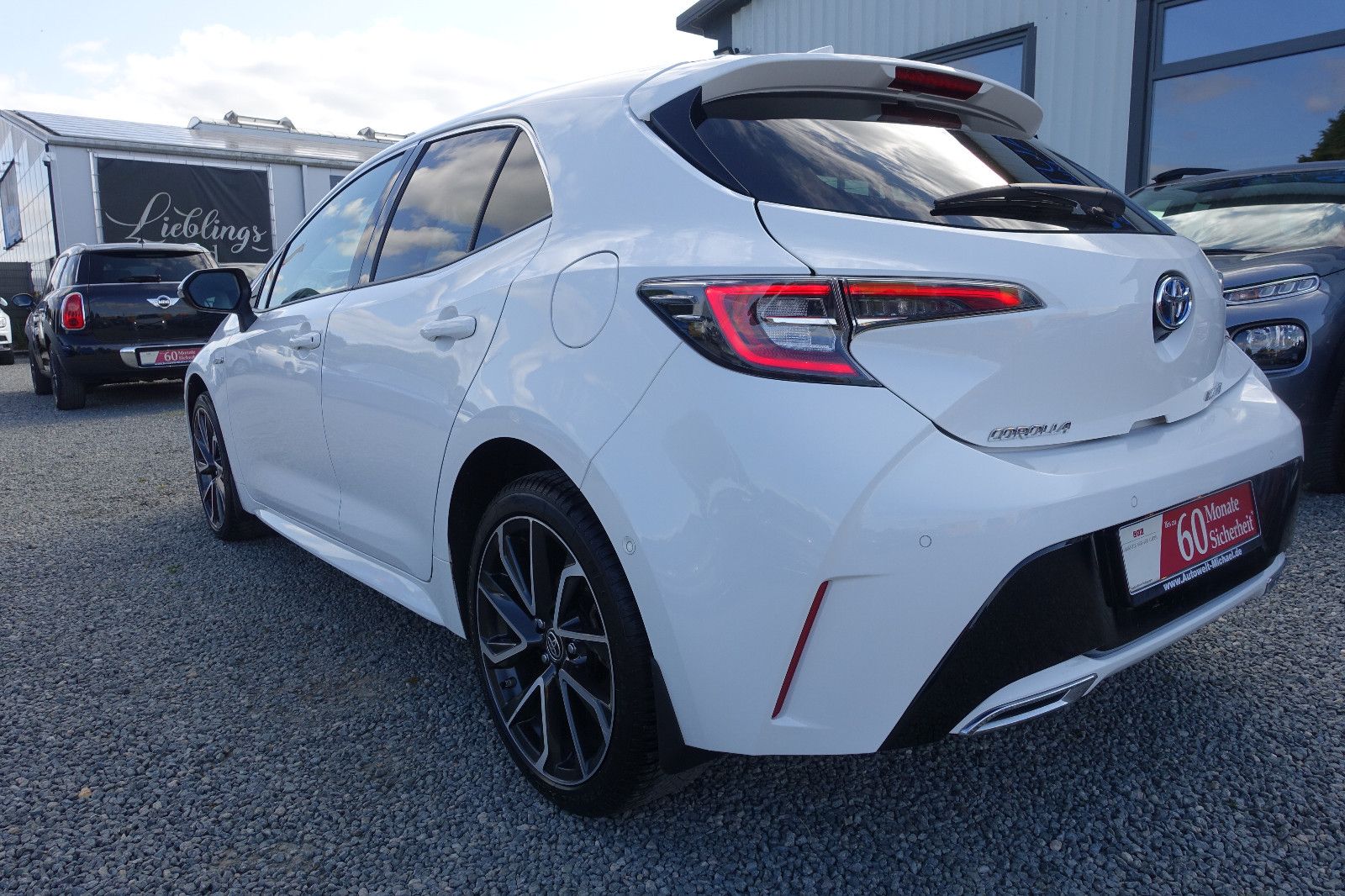 Toyota Corolla 2.0 Hybrid - Samsaru's Car Outlet