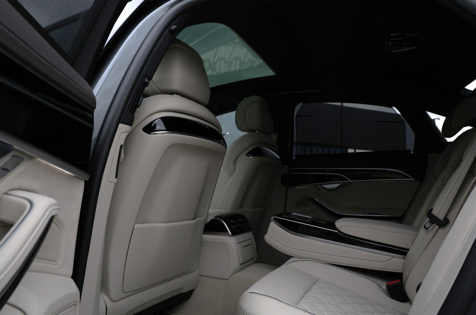 Audi A8 50 TDI quat. S line - Samsaru's Car Outlet