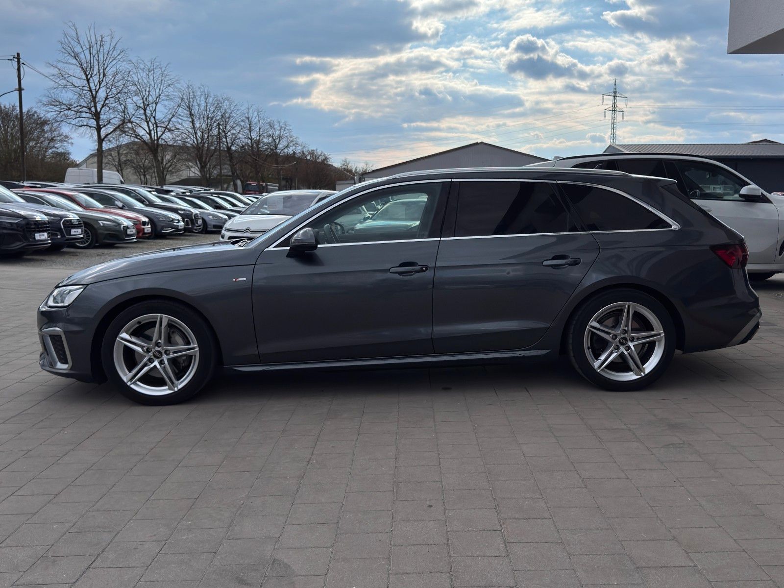 Audi A4 Av. 40 TDI S line S-Tr. - Samsaru's Car Outlet