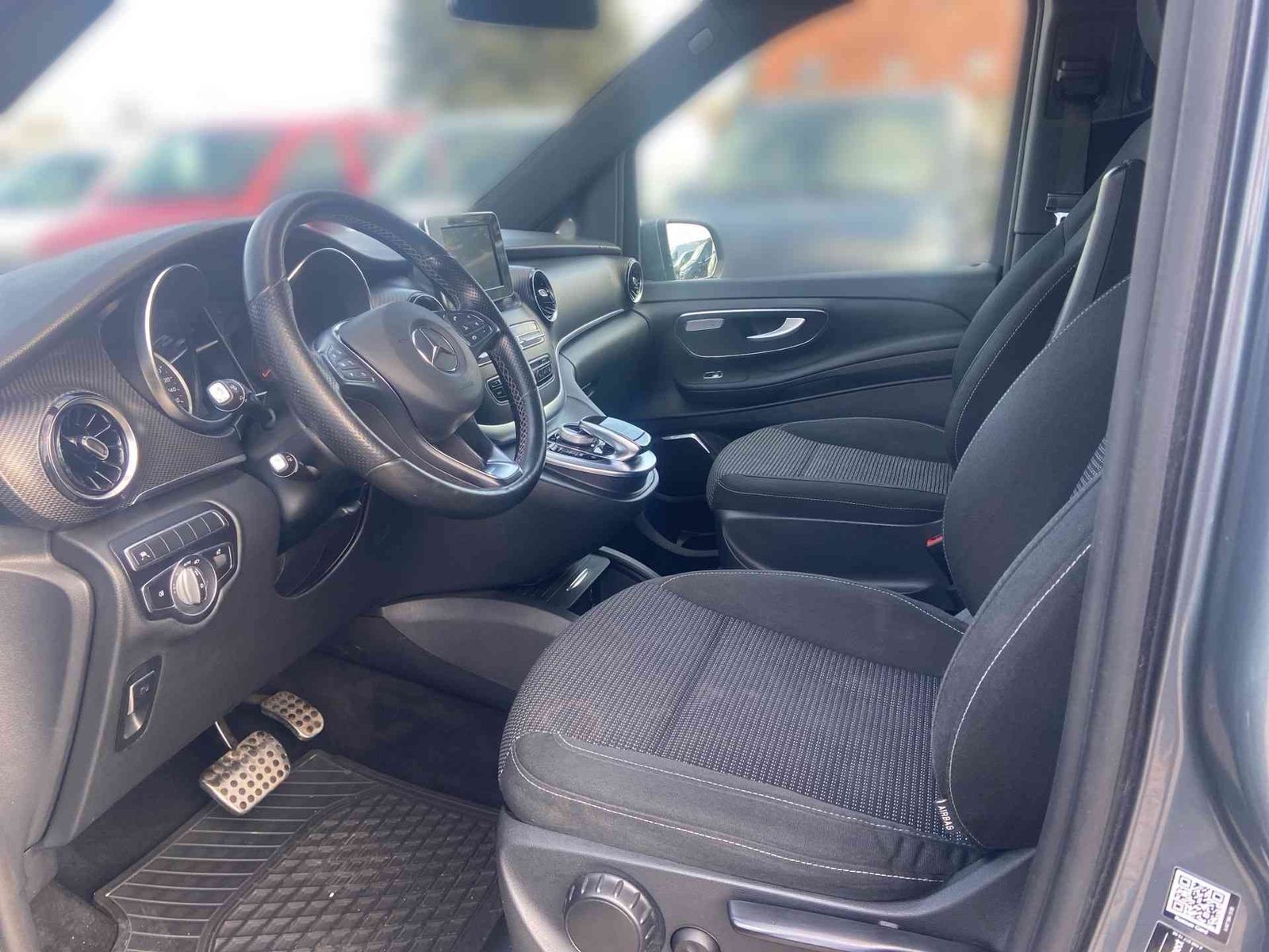Mercedes-Benz V 250 AMG Line - Samsaru's Car Outlet