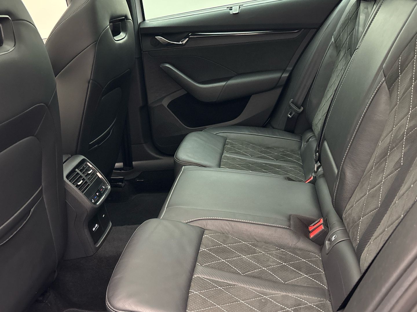 Skoda Octavia Combi RS 1.4 TSI iV DSG Matrix Pano ACC
