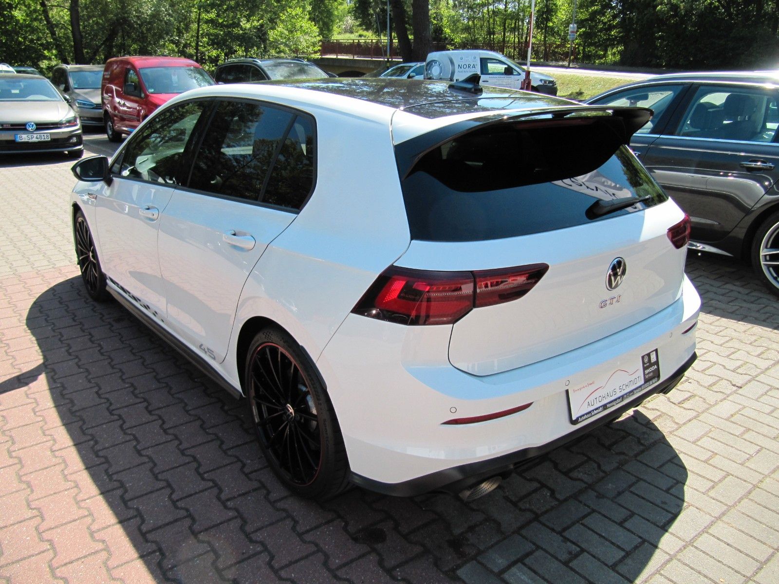 Volkswagen Golf 2.0 GTI - Samsaru's Car Outlet