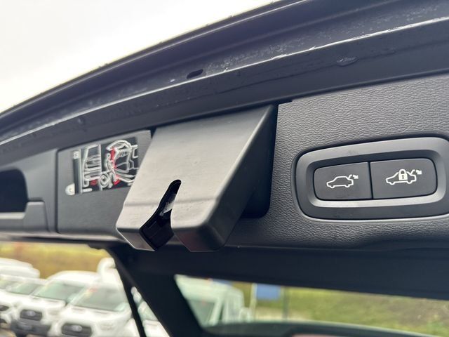 Volvo XC60 2.0 PHEV R-Design Expression Recharge Plug-