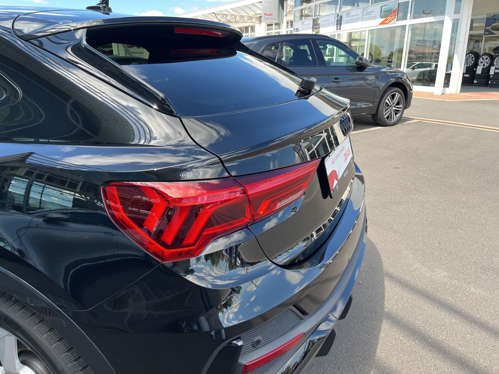 Audi Q3 Sportback 40 TFSI quattro S line - Samsaru's Car Outlet