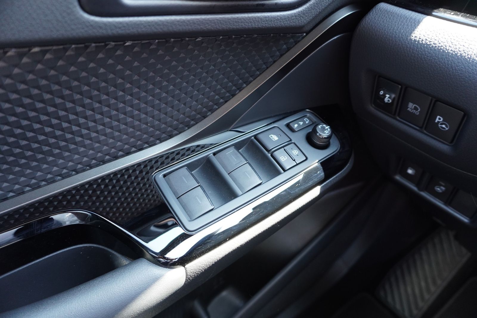 Toyota C-HR 1.8 Hybrid - Samsaru's Car Outlet