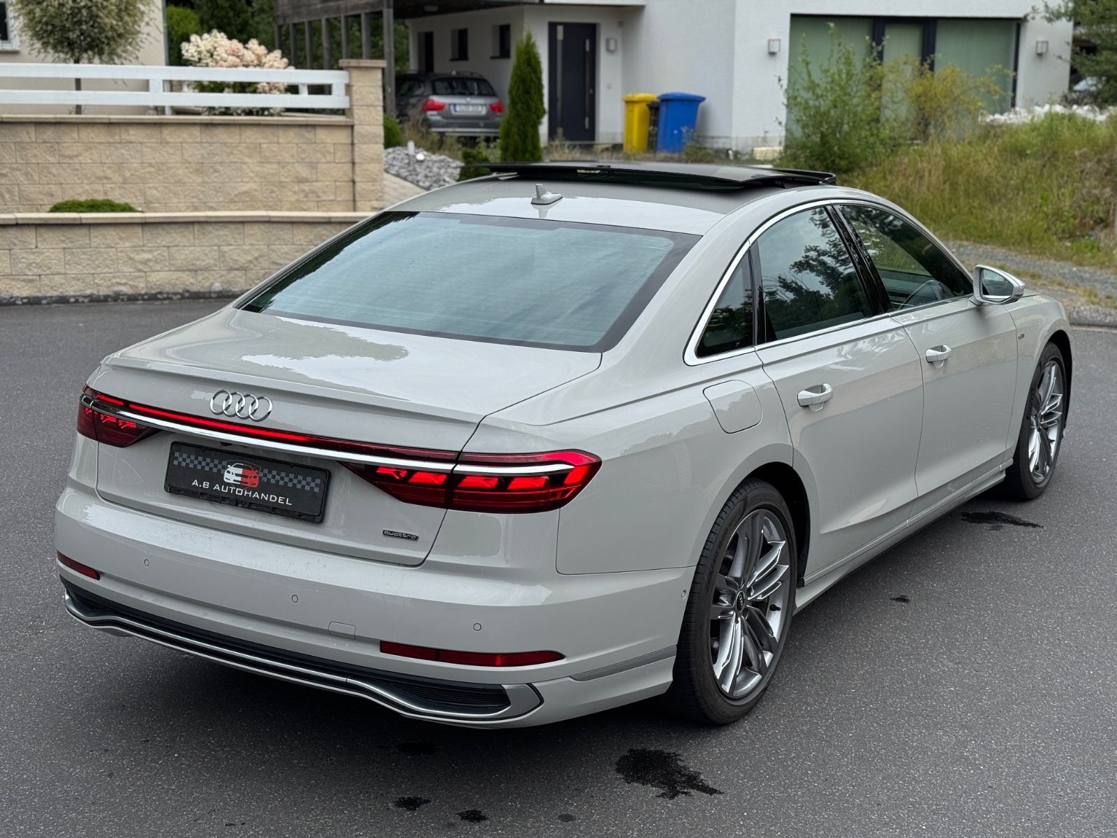 Audi A8 55 TFSI quattro S-line - Samsaru's Car Outlet