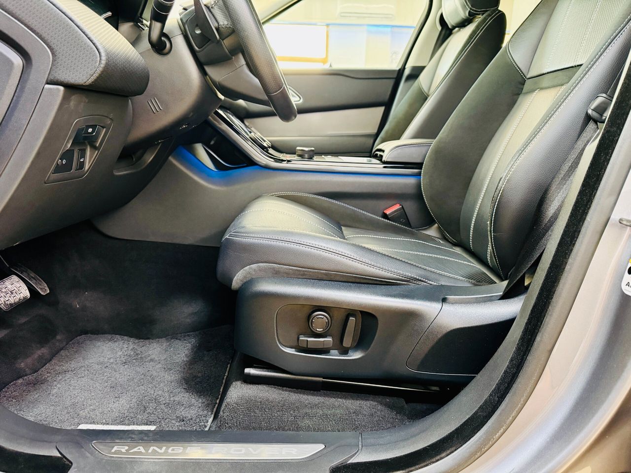 Range Rover Velar 2.0D - Samsaru's Car Outlet