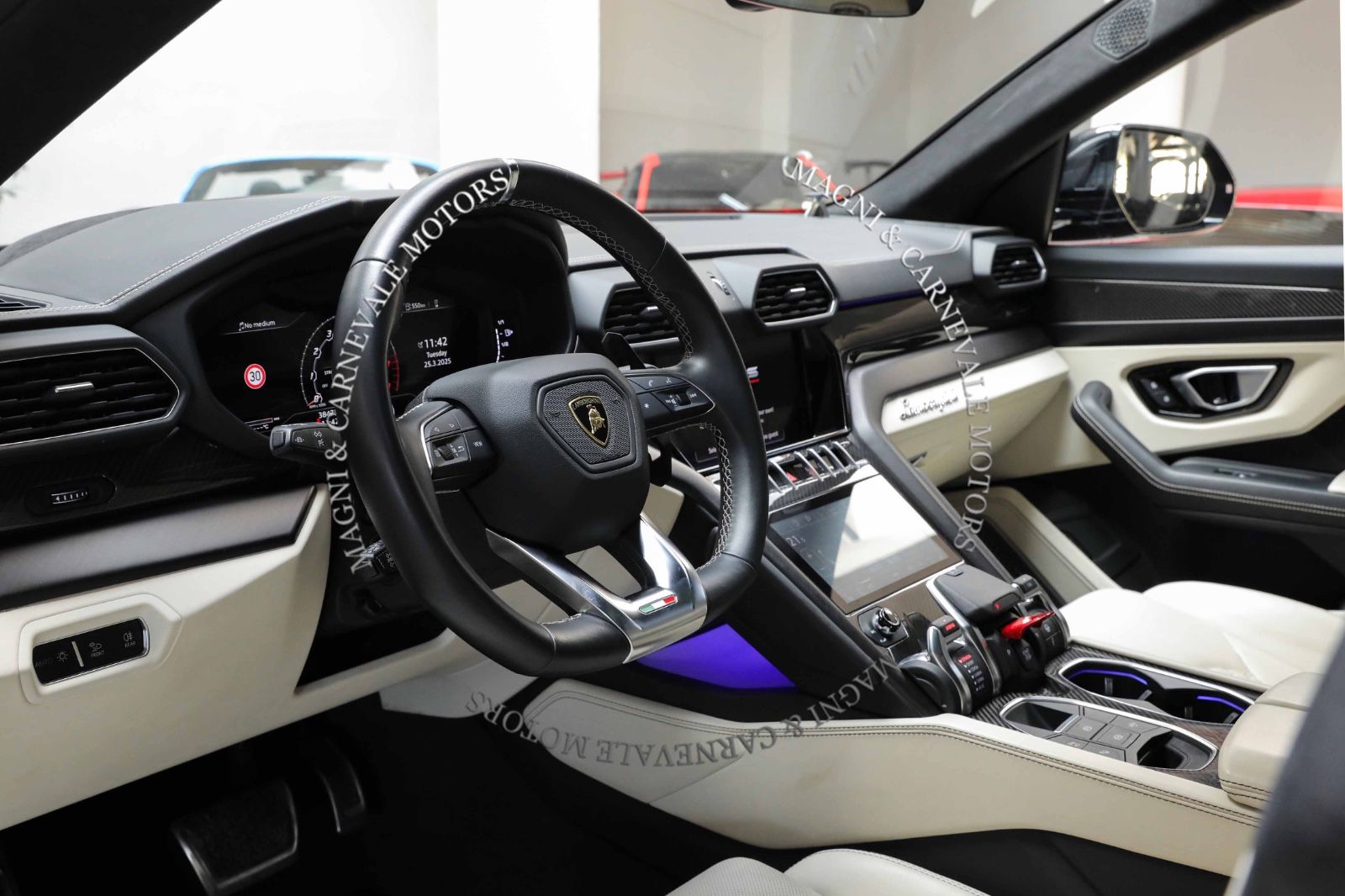 Lamborghini Urus - Samsaru's Car Outlet