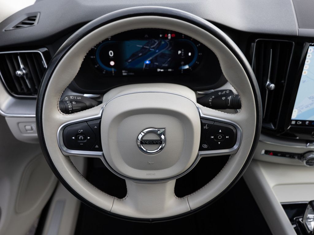 Volvo XC60 B4 Momentum Pro AWD STANDHZ LED PANO 360°