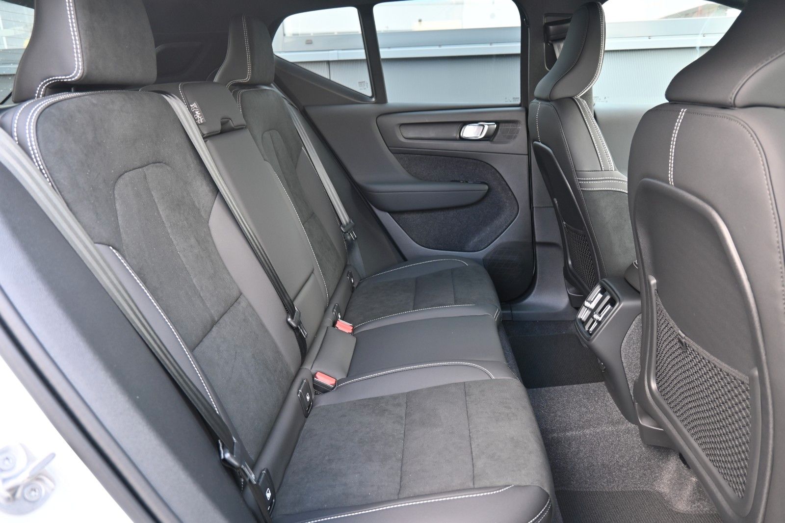 Volvo XC40 B4 DKG Plus Dark*FSHZG*360°*ACC*Allwetter
