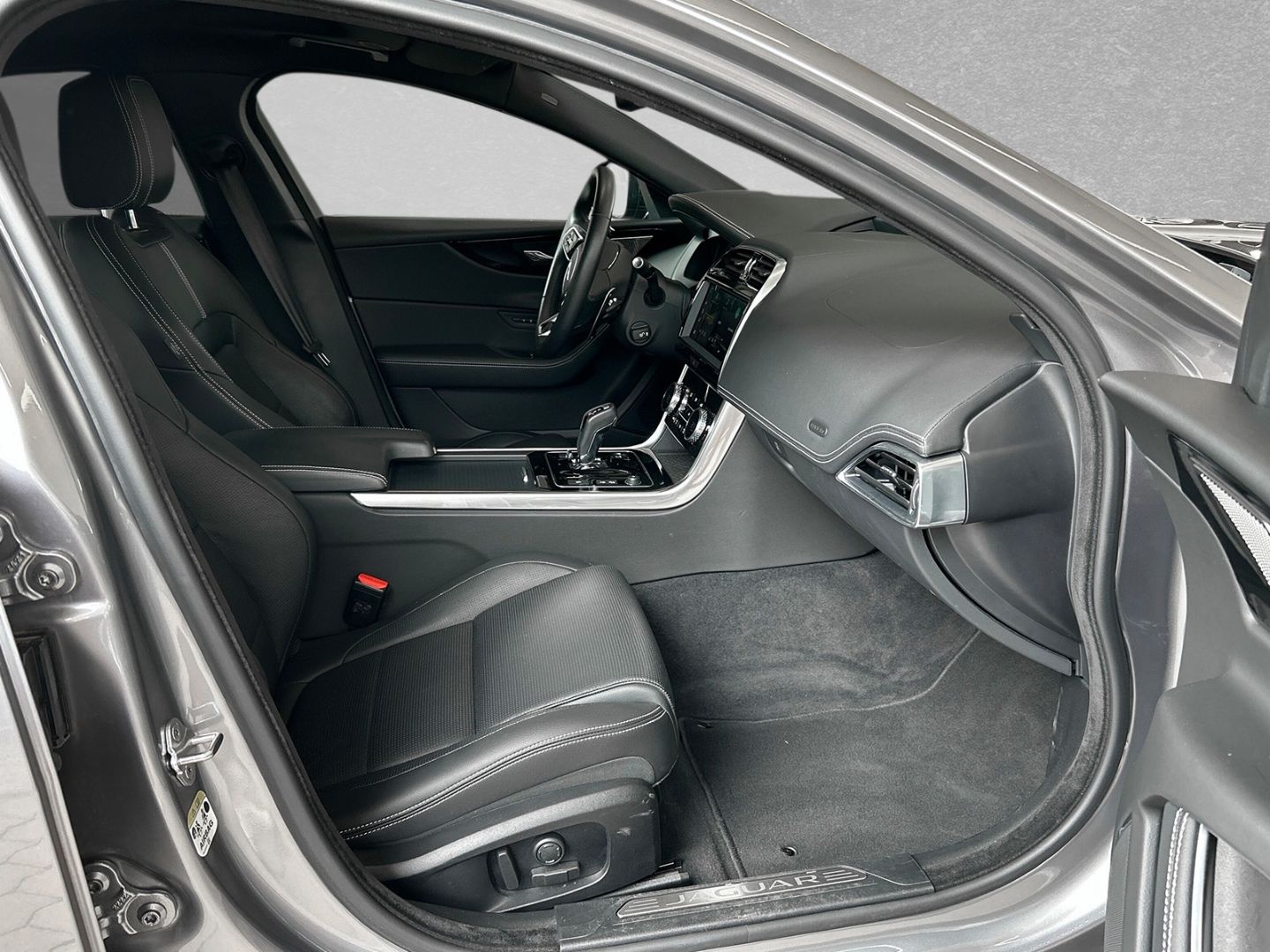 Jaguar XE R-Dynamic SE P250 EU6d Matrix Winter-Paket DA