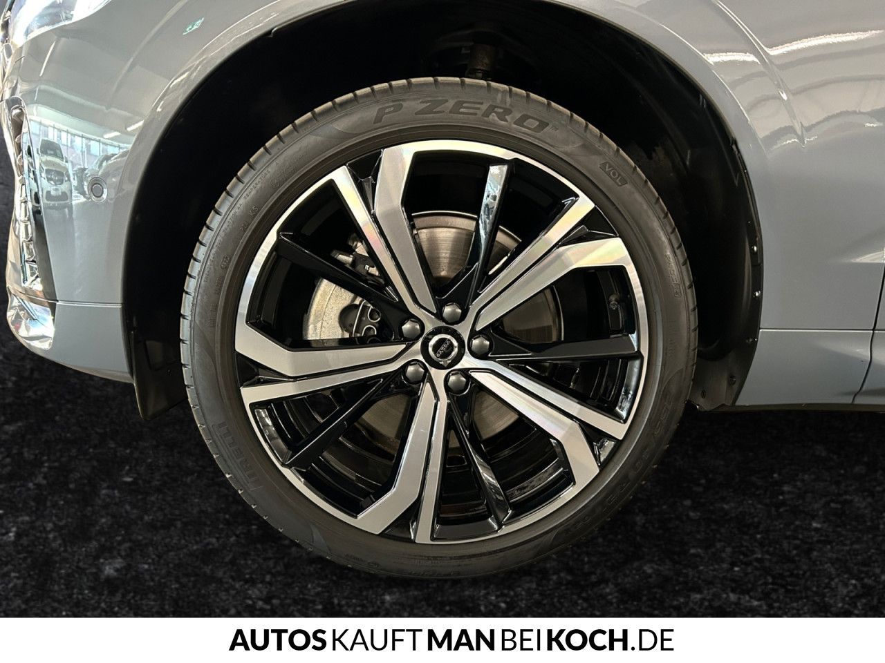 Volvo XC60 B4 AWD Ultimate Dark - Samsaru's Car Outlet