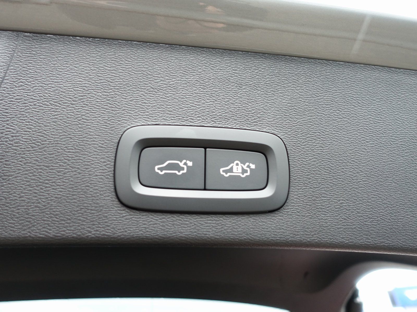 Volvo XC40 Ultra B4 Dark - Samsaru's Car Outlet