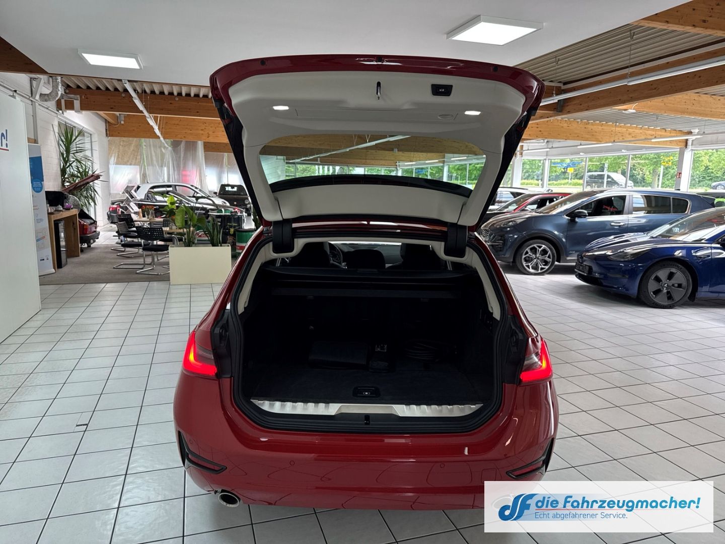 BMW 330 e xDrive Advantage Touring Park-Assistent AH