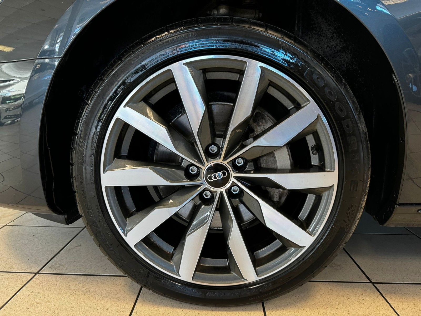 Audi A4 Lim. 40 TDI quattro Black Style - Samsaru's Car Outlet