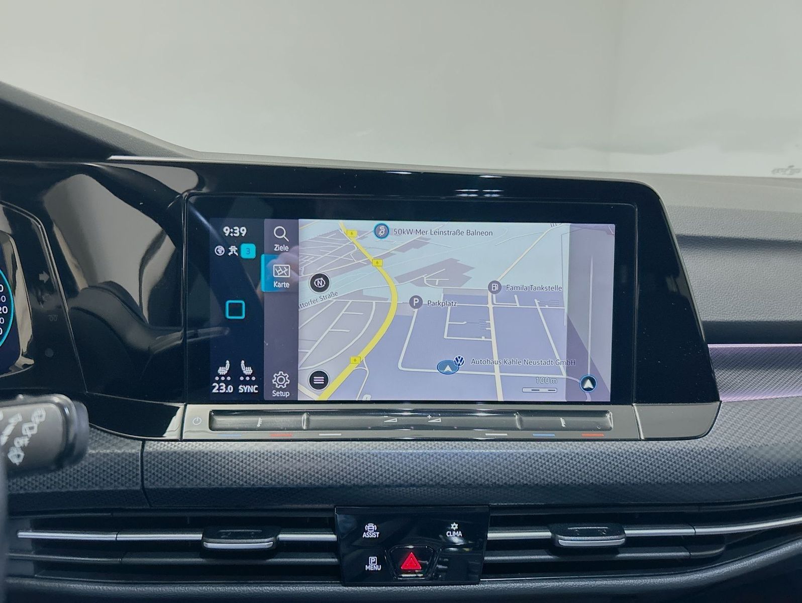 Volkswagen Golf VIII 1.0 eTSI DSG United - Samsaru's Car Outlet