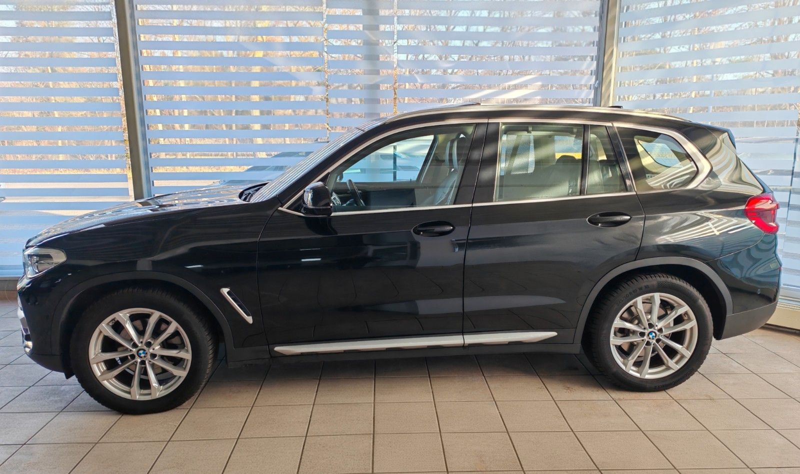 BMW X3 xD20d xLine KAM HUD PANO AHK LEDER