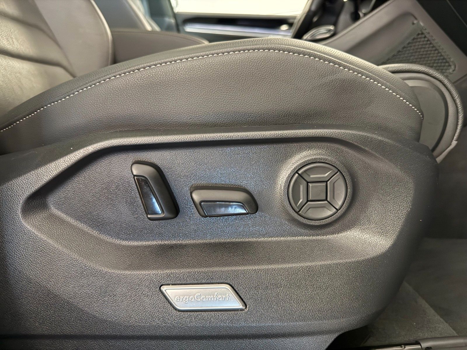 Volkswagen TOUAREG 3.0 V6 TDI R-LINE |NP94,6|PANO|MATRIX|19
